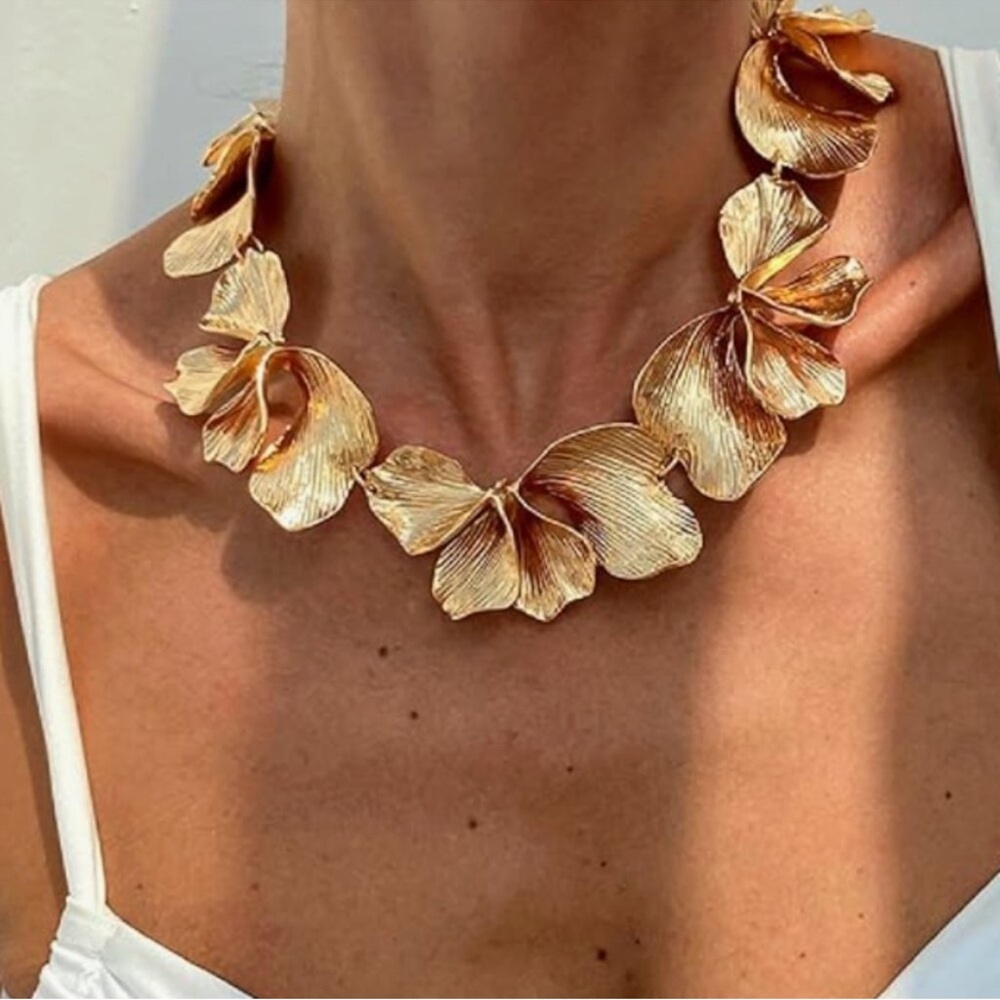 Gold Flowers Leaf Necklace Choker